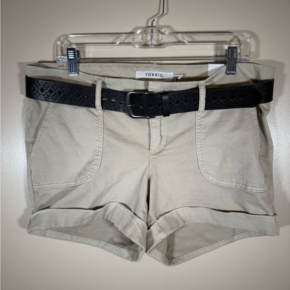 torrid Pants - NWT Torrid Stone Belted Twill Shorts size 12